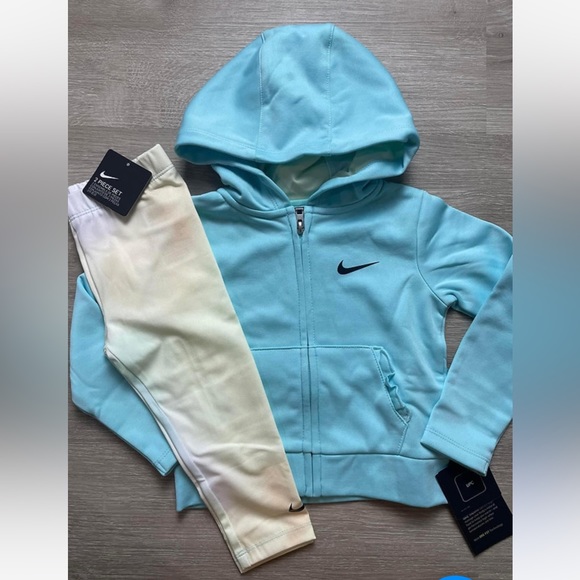 Nike Toddler Girl Outfit - Picture 1 of 1